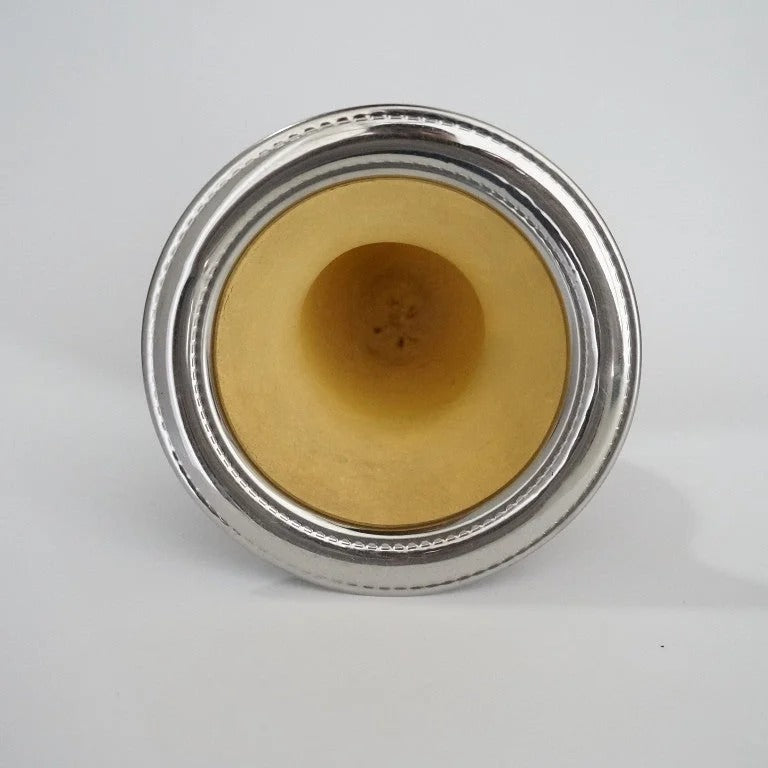Cuia Trabajada con Boquilla de Acero Inoxidable y Pie